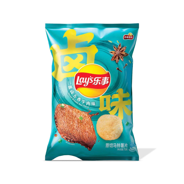 A bag of Lay's Braised Beef Potato Chips with Chinese writing on it.